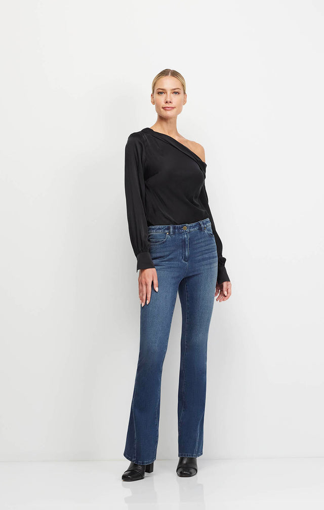 Weekender - Wide-Leg Jeans In Stretch Denim - On Model Image