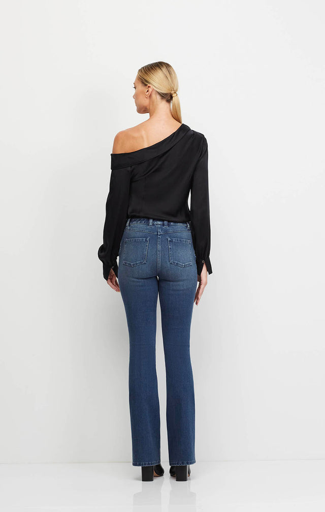 Weekender - Wide-Leg Jeans In Stretch Denim - On Model Image