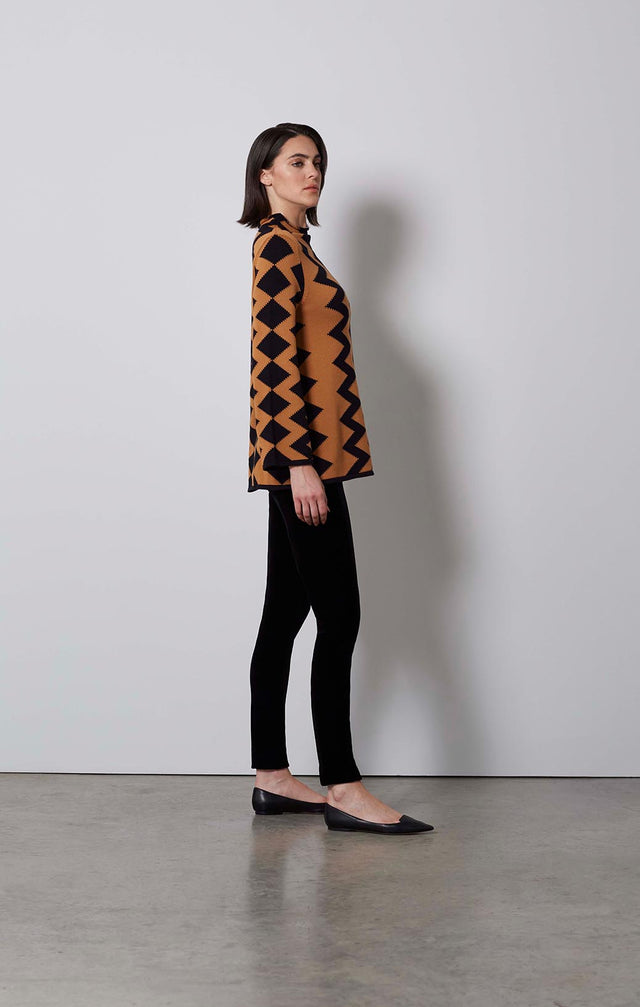 BRASSERIE-ZIG-ZAG INTARSIA SWEATER-2-kn-1850-ON MODEL