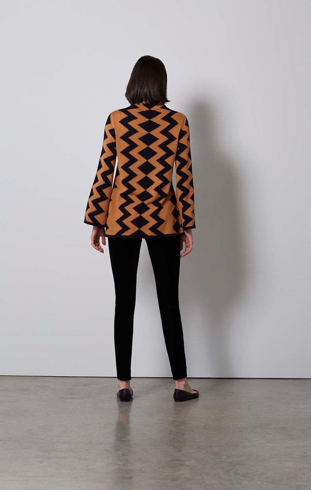 BRASSERIE-ZIG-ZAG INTARSIA SWEATER-2-kn-1850-ON MODEL