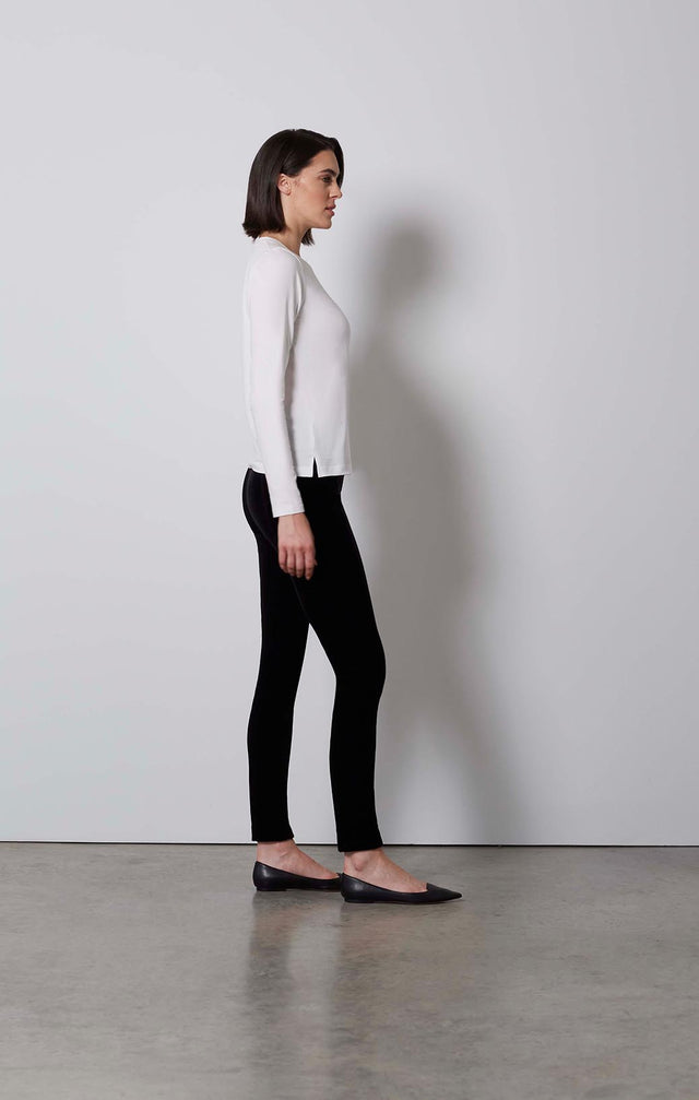 CLEVER-WHT-LONG-SLEEVE JERSEY TOP-2-tp-2305-ON MODEL