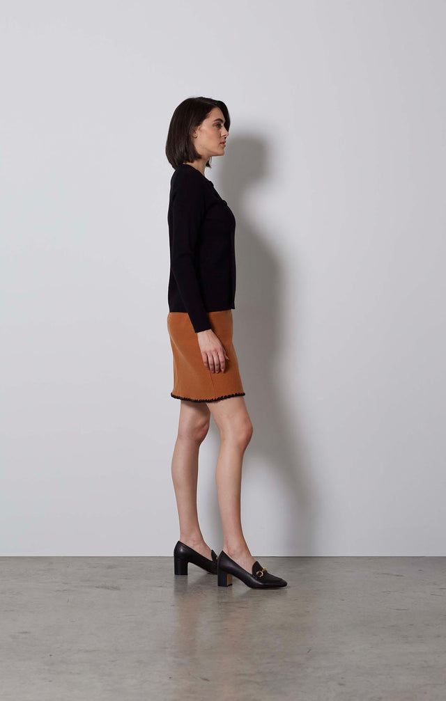 DOWNTOWN-BLACK SADDLE SLEEVE SWEATER-2-kn-2143-ON MODEL