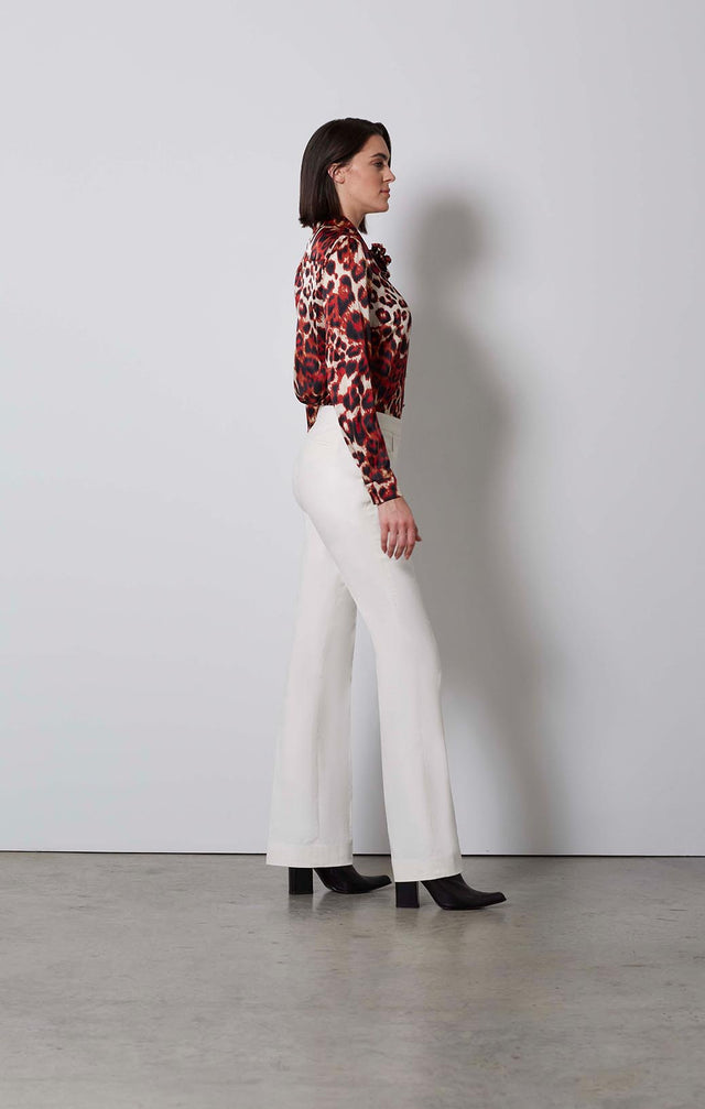 FONDANT-STRETCH DOUBLE-WEAVE CRÊPE PANTS -2-pt-2263-ON MODEL