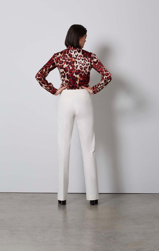 FONDANT-STRETCH DOUBLE-WEAVE CRÊPE PANTS -2-pt-2263-ON MODEL