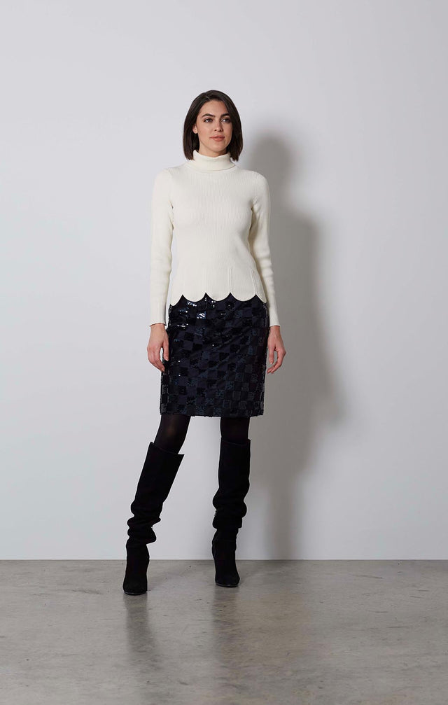 ZIG-ZAG-IVR-RIBBED COTTON TURTLENECK-2-kn-1833-ON MODEL