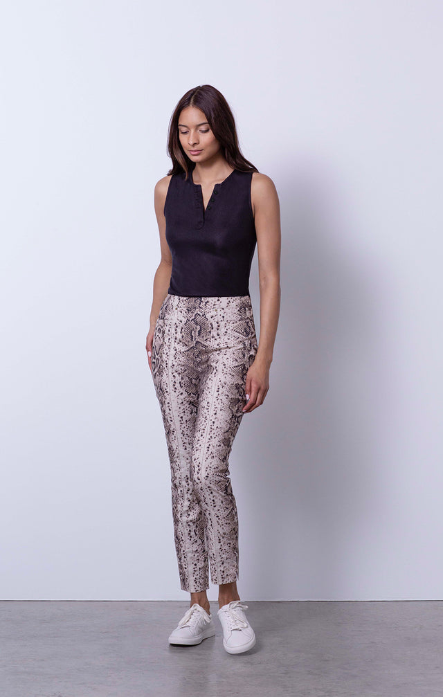 Amazonia - Anaconda-Print Pants - On Model