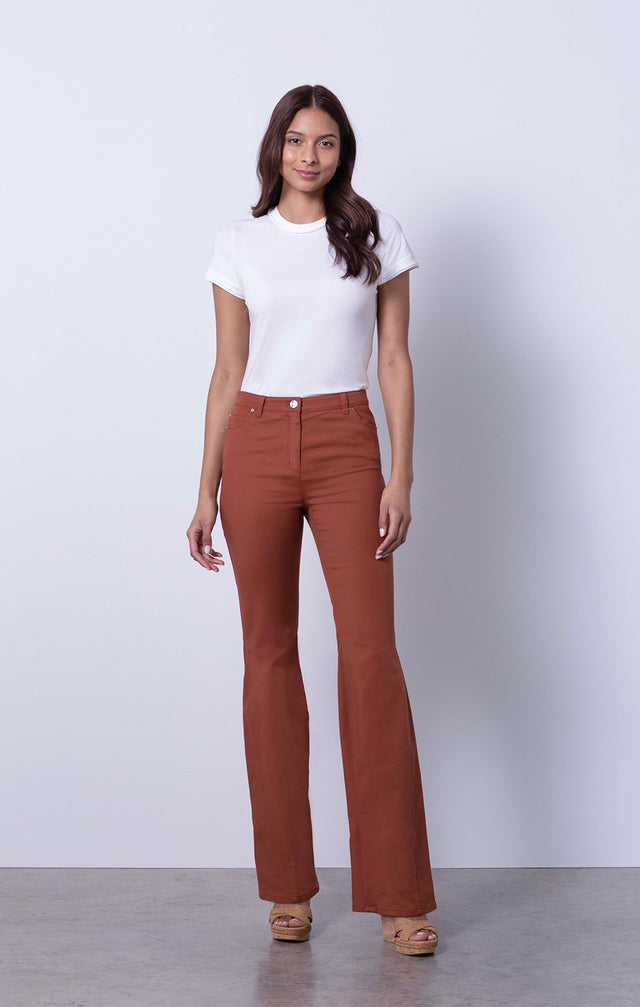 Swirl Brown - Traveling Seam Jeans - On Model