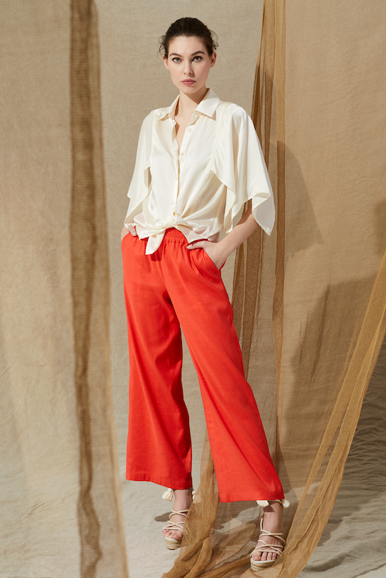 Vacationer - Stretch Linen Pants - On Model