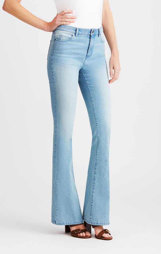 Kent - Flared Jeans - Essential - On Model