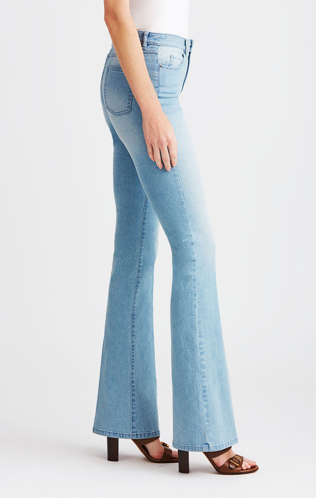Kent - Flared Jeans - Essential - On Model