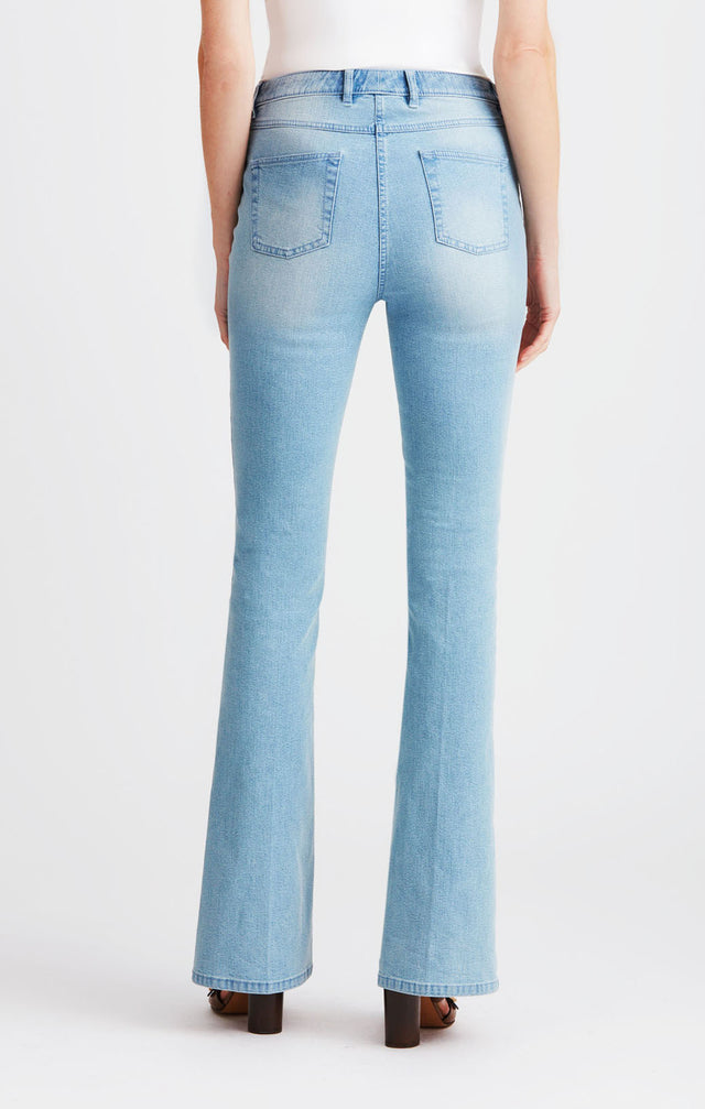 Kent - Flared Jeans - Essential - On Model