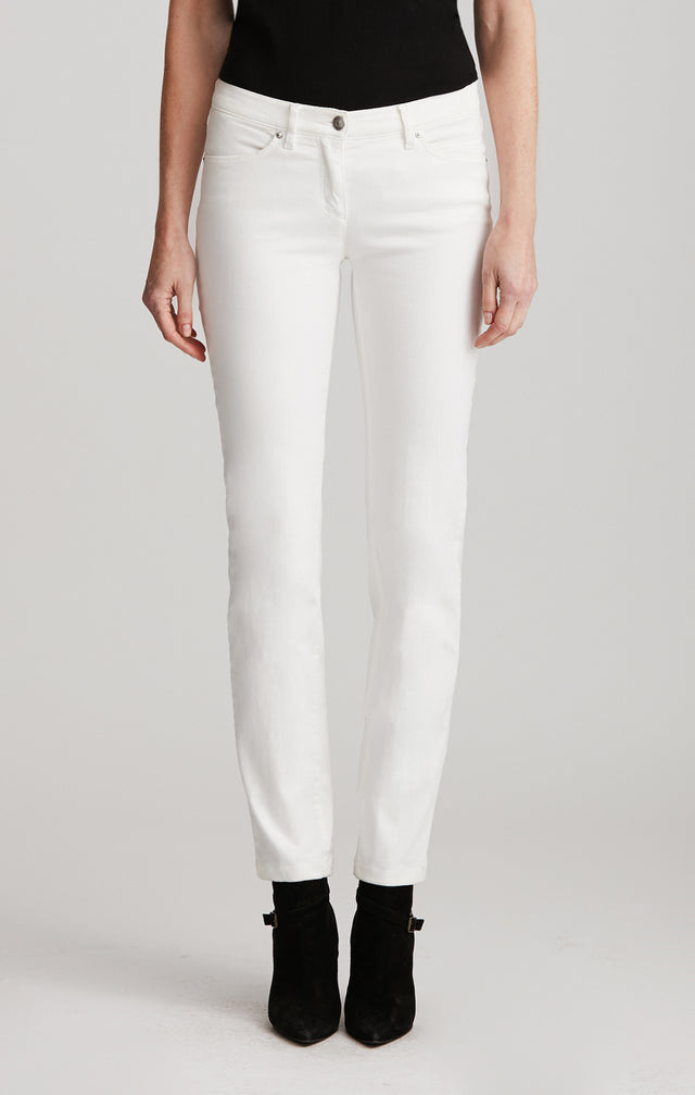 Mia - Essential Stretch Jeans - On Model