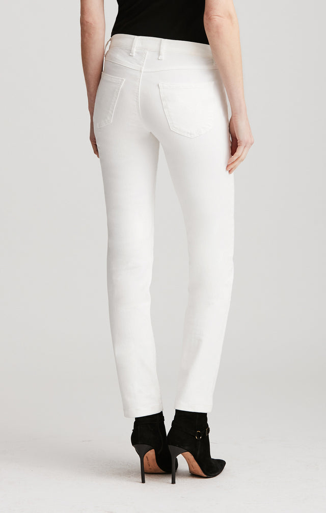 Mia - Essential Stretch Jeans - On Model