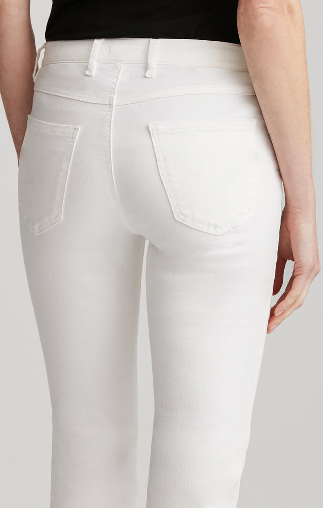 Mia - Essential Stretch Jeans - On Model