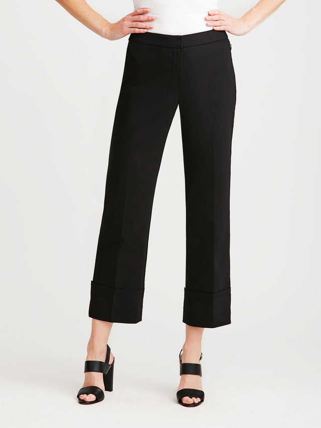 Pandora - Cropped Pants - On Model