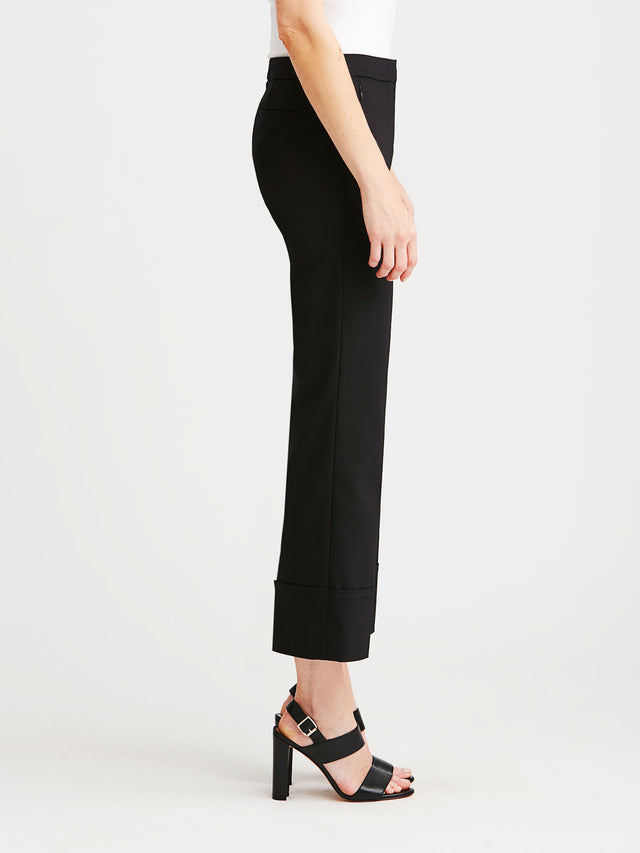 Pandora - Cropped Pants - On Model