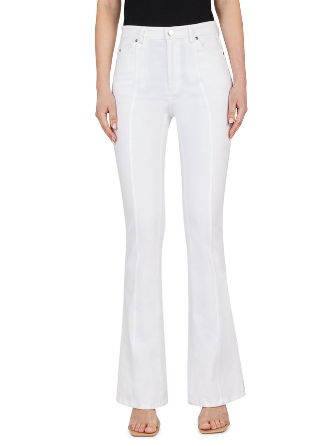 Sylvie - Essential Stretch Jeans - On Model