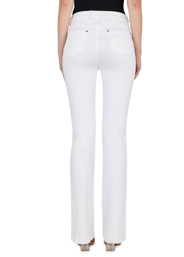 Sylvie - Essential Stretch Jeans - On Model