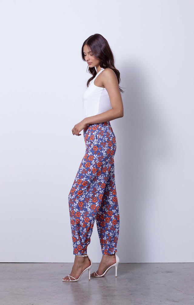 Cabaña - Floral Pull-On Resort Pants - On Model
