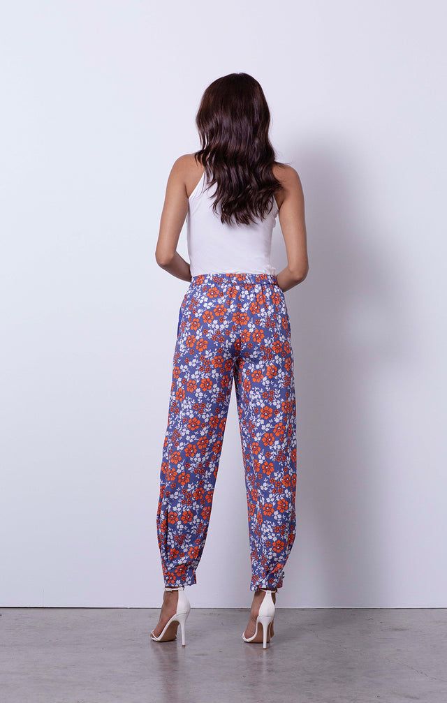 Cabaña - Floral Pull-On Resort Pants - On Model